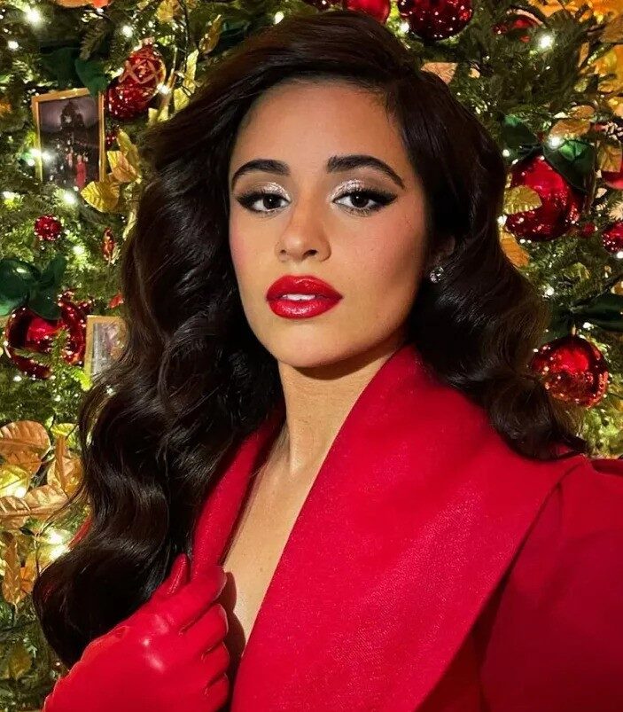 Sleigh the Season: Holiday Hair Trends to Try!