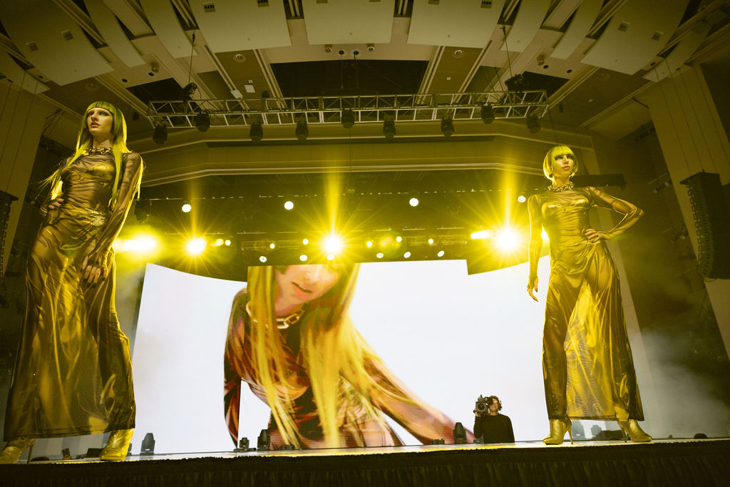 Allen Ruiz and Luis Gonzalez Black and Yellow Show at Aveda Congress